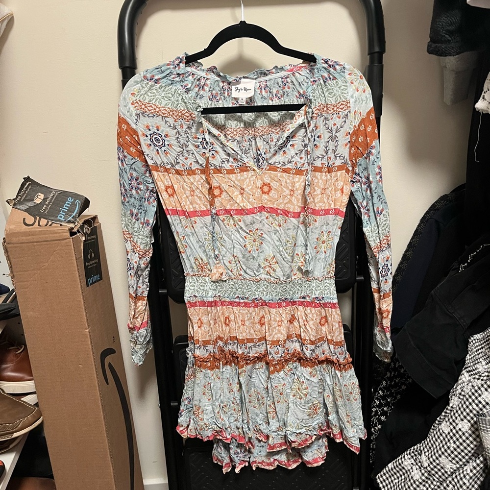 Gorgeous never worn dress. Cinches at the waist!